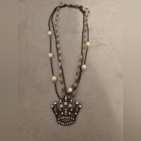 Metal and Faux Pearl Crown Necklace ๐ - Picture 7 of 7